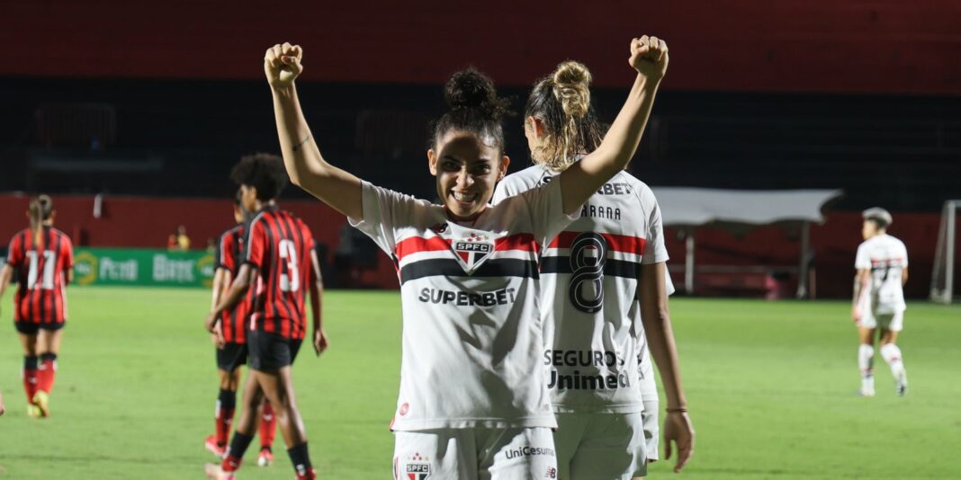 São Paulo vence Vitória e assume liderança do Brasileirão Feminino