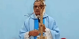 Vídeo: Tiroteio Interrompe Missa Em Lauro De Freitas E Padre Tranquiliza Fiéis Vídeo: Tiroteio Interrompe Missa Em Lauro De Freitas E Padre Tranquiliza Fiéis