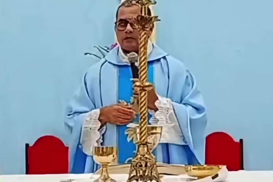 Vídeo: Tiroteio Interrompe Missa Em Lauro De Freitas E Padre Vídeo: Tiroteio Interrompe Missa Em Lauro De Freitas E Padre Tranquiliza Fiéis