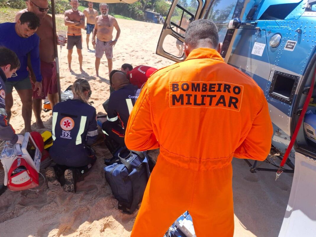 Vítima De Afogamento é Resgatada Na Praia De Itapuã, Em Vítima De Afogamento é Resgatada Na Praia De Itapuã, Em Salvador