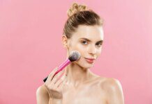 Anti-blush: tendência de beleza pede visual natural e menos “chinelada”