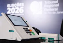 Eleitores que moram no exterior podem solicitar voto em trânsito
