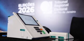 Eleitores que moram no exterior podem solicitar voto em trânsito