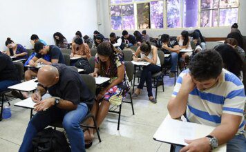 Encejja: candidatos fazem exame que garante certificação escolar
