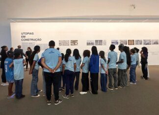 Alunos do Itapoã e Ceilândia visitam a mostra Utopias em construção