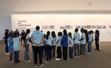 Alunos do Itapoã e Ceilândia visitam a mostra Utopias em construção