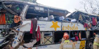 Ônibus tomba em Petrópolis e deixa 8 mortos e 20 feridos