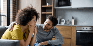 Tem filhos e está conhecendo alguém? Saiba a hora certa de contar