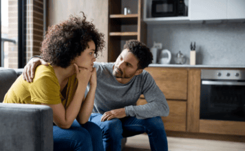 Tem filhos e está conhecendo alguém? Saiba a hora certa de contar