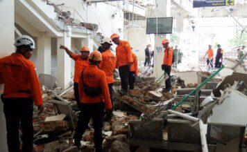 Forte terremoto atinge costa da Indonésia e deixa pelo menos 47 mortos