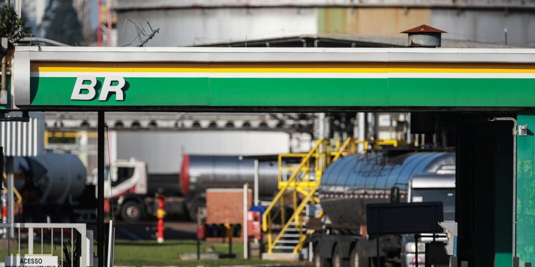 2019-05-07t131900z_6993045_rc15f3e59060_rtrmadp_3_petrobras-divestiture-refineries.jpg