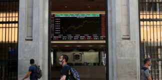 Bolsa sobe 1,3% e atinge maior nível em quase quatro meses