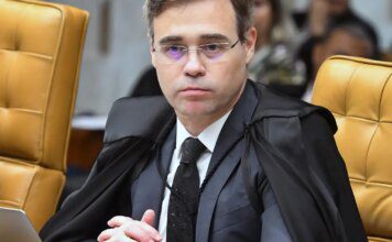 Mendonça homologa delação sobre repasses a filme acerca de Bolsonaro