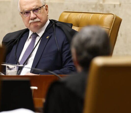 Fachin vira relator de investigação sobre relação de Moraes e Vorcaro