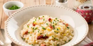 Risoto de bacon cremoso para dois: pronto em 40 minutos