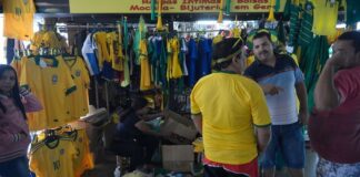 Vendas no comércio caem 0,8% em julho, com “ressaca” da Copa do Mundo