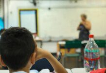 Valor por aluno investido no Brasil é 1/3 do gasto nos países da OCDE