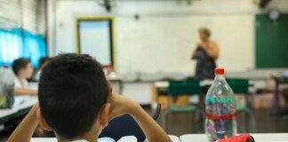 Valor por aluno investido no Brasil é 1/3 do gasto nos países da OCDE