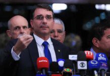 Campanha Confirma Que Flávio Bolsonaro Está Nos Estados Unidos