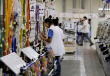 Faturamento da indústria cai 3,5% em agosto, informa CNI
