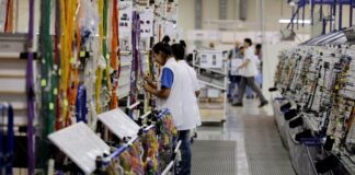 Faturamento da indústria cai 3,5% em agosto, informa CNI