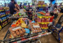 Prévia da inflação de outubro fica em 0,32%, puxada por alimentos