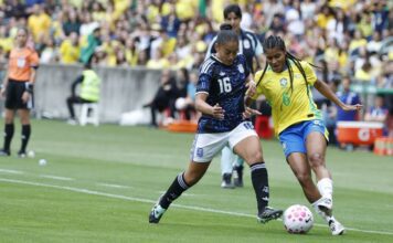 Após cortes, seleção feminina chega a Recife para encarar Argentina Após cortes, seleção feminina chega a Recife para encarar Argentina