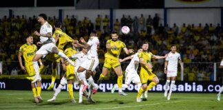 Com um a mais, Mirassol vence e complica Internacional no Brasileirão Com um a mais, Mirassol vence e complica Internacional no Brasileirão