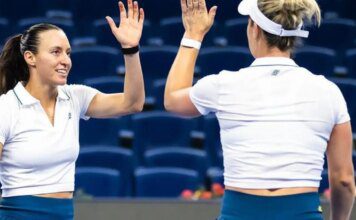 Dupla de Stefani bate campeãs olímpicas e avança à semi em Pequim Dupla de Stefani bate campeãs olímpicas e avança à semi em Pequim