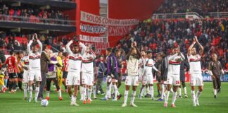 Sem chutar a gol na Argentina, Flamengo sobrevive na Libertadores Sem chutar a gol na Argentina, Flamengo sobrevive na Libertadores
