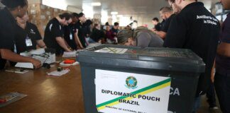 Mais de 918 mil brasileiros votam no exterior nas Eleições 2026