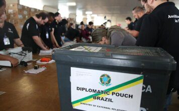 Mais de 918 mil brasileiros votam no exterior nas Eleições 2026