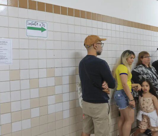 Mesmo com prorrogação, eleitores relatam que não conseguiram votar