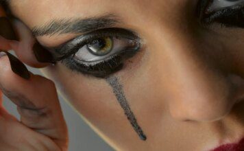 Halloween: maquiador ensina a fazer lágrimas pretas com apenas um produto