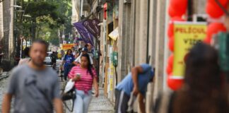 Fim da escala 6×1 traz esperança de mais tempo para família e saúde